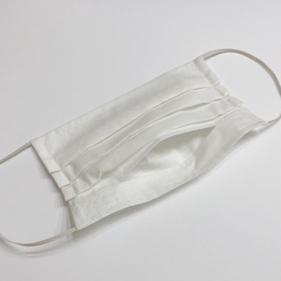 WHITE Pleated FACE MASK with filter Pocket - Picture 3 of 3